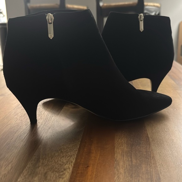 Sam Edelman - Size 8.5 - Kinzey Kitten Heel Suede Black Booties - Picture 6 of 6